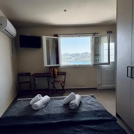 Konukevi Kotronia İskados