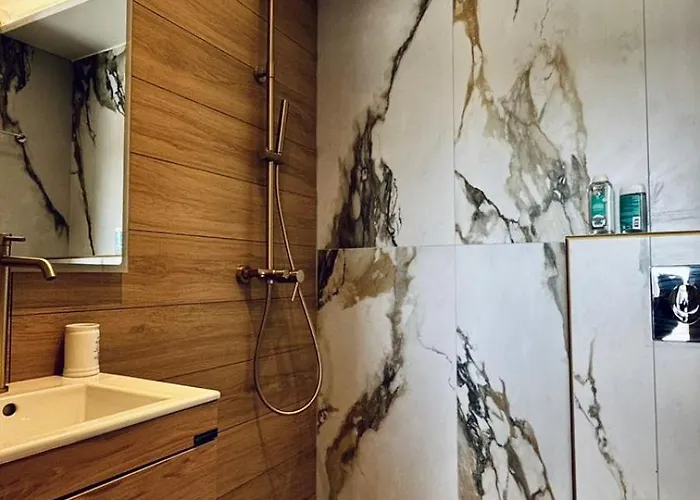 Konukevi Kotronia İskados