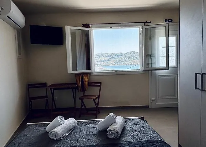 Konukevi Kotronia İskados