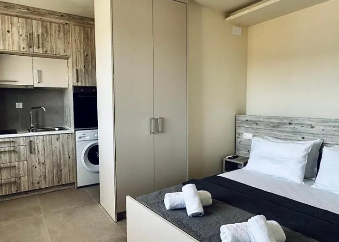 Kotronia Konukevi 3*