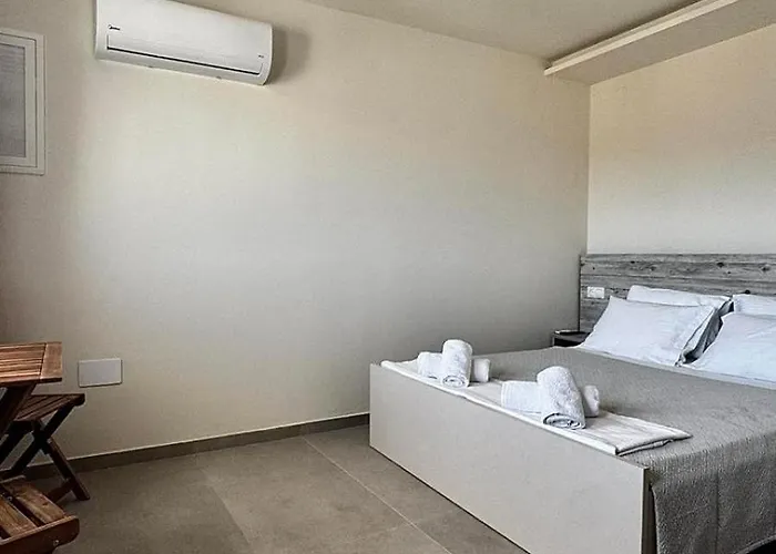 Kotronia Konukevi İskados