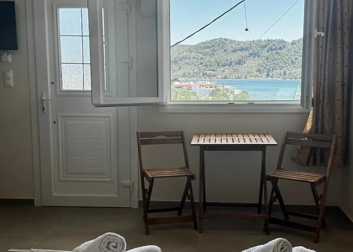 Konukevi Kotronia İskados