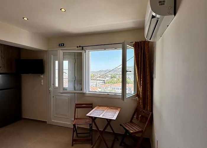 Kotronia Konukevi İskados