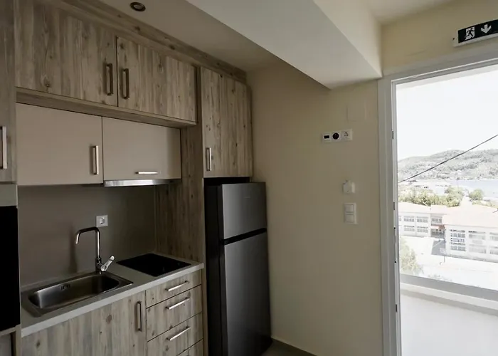 Konukevi Kotronia 3*